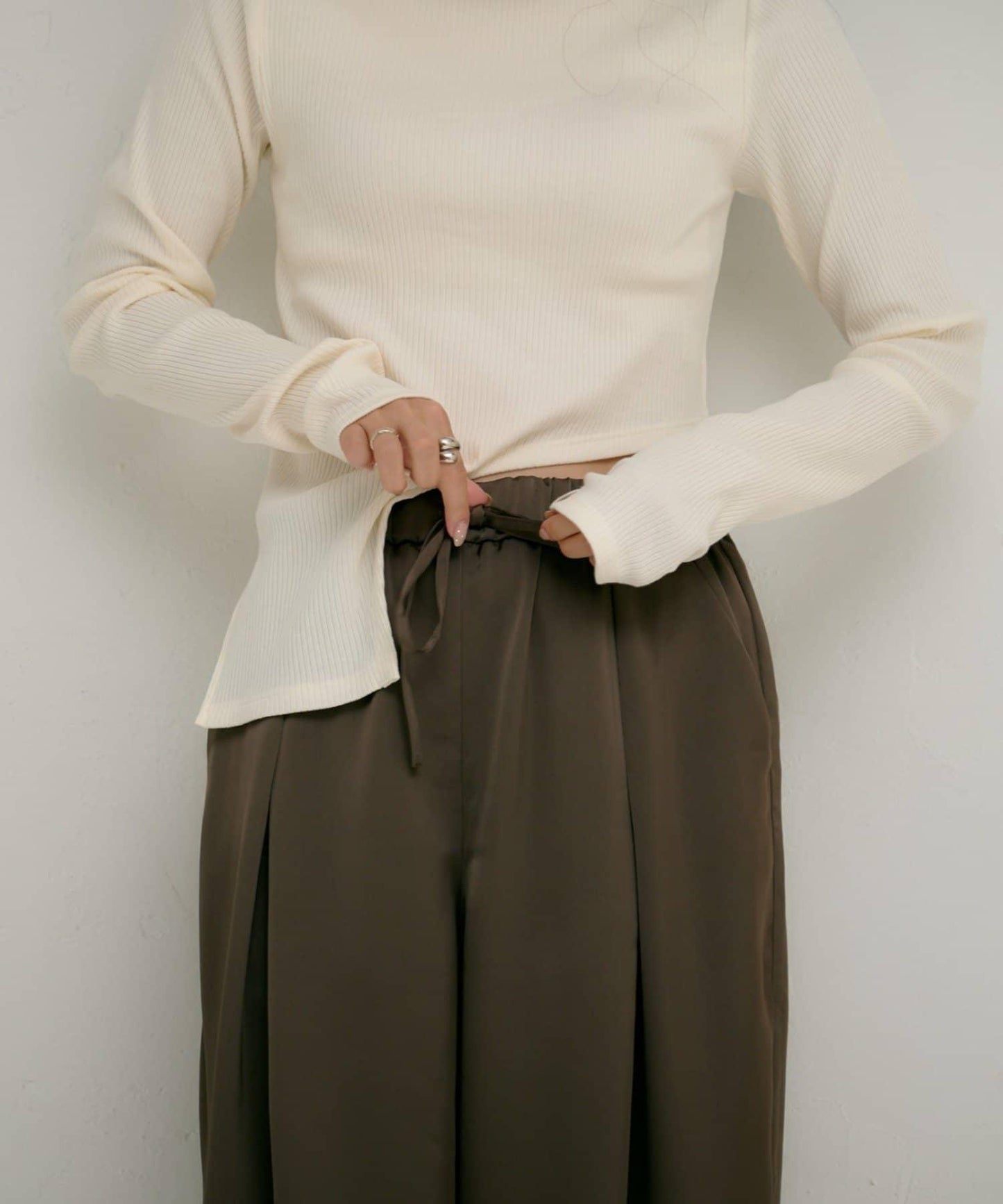 【yomo企畫】緞面褶皺寬鬆休閒褲