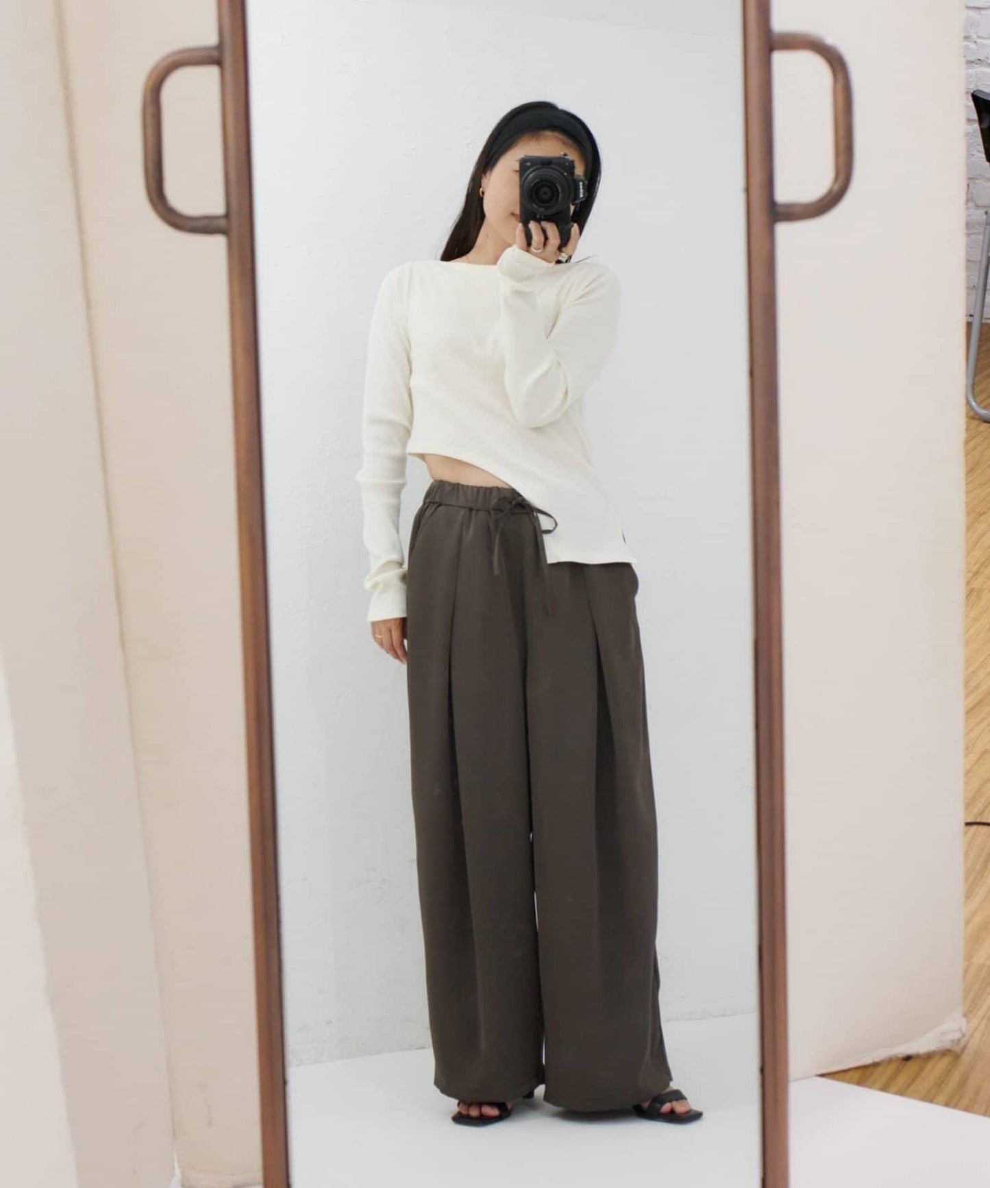 【yomo企畫】緞面褶皺寬鬆休閒褲