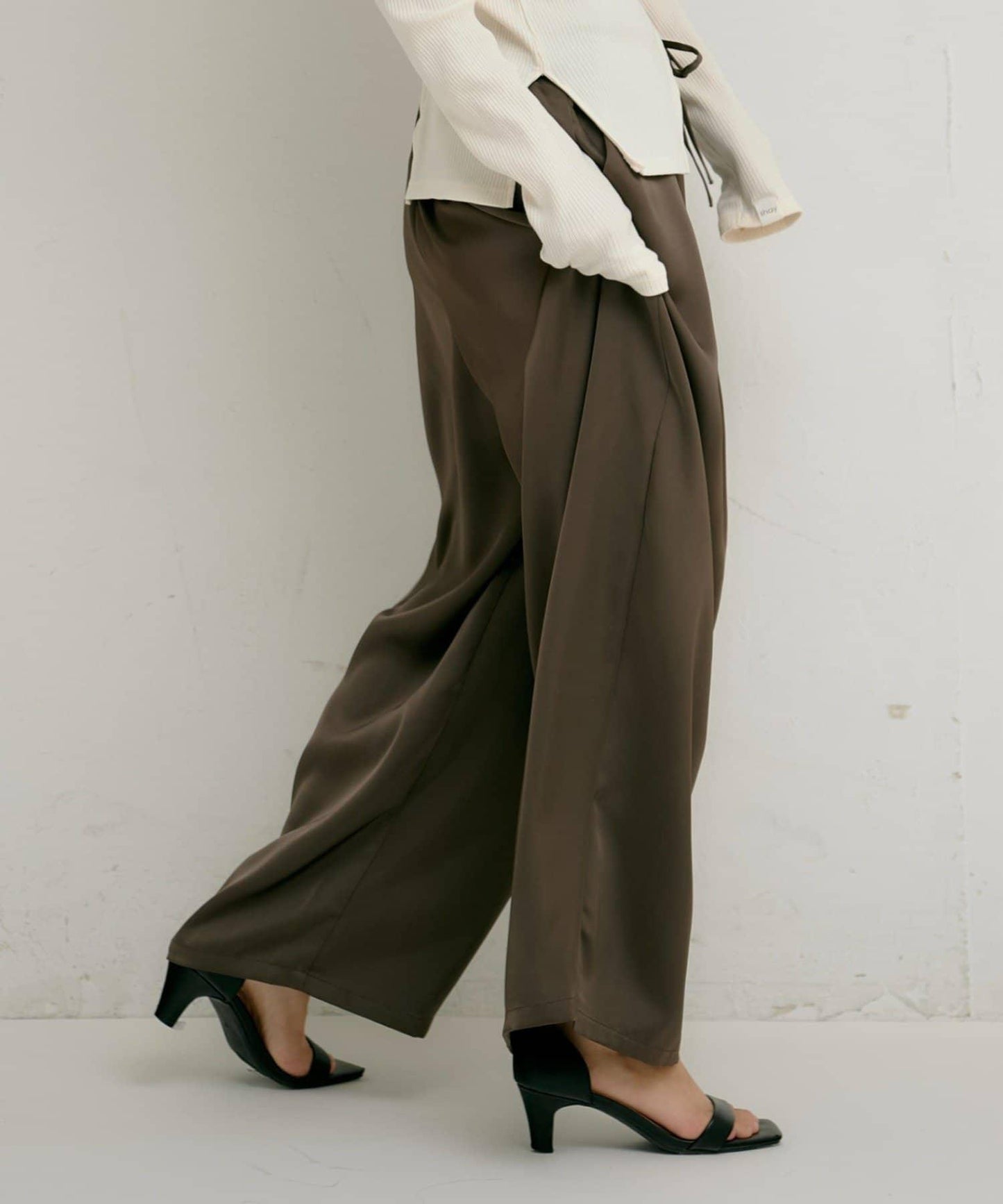 【yomo企畫】緞面褶皺寬鬆休閒褲