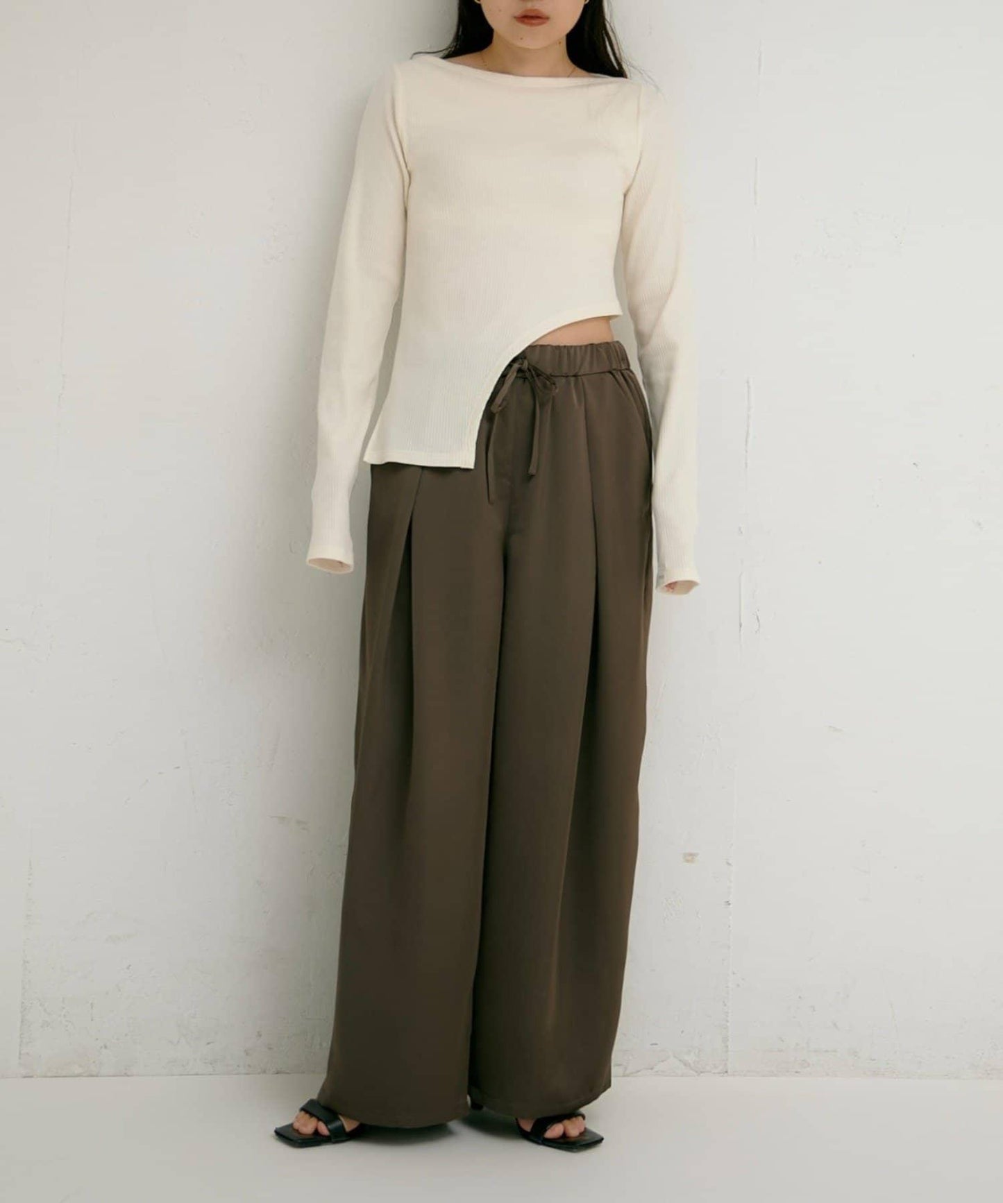 【yomo企畫】緞面褶皺寬鬆休閒褲