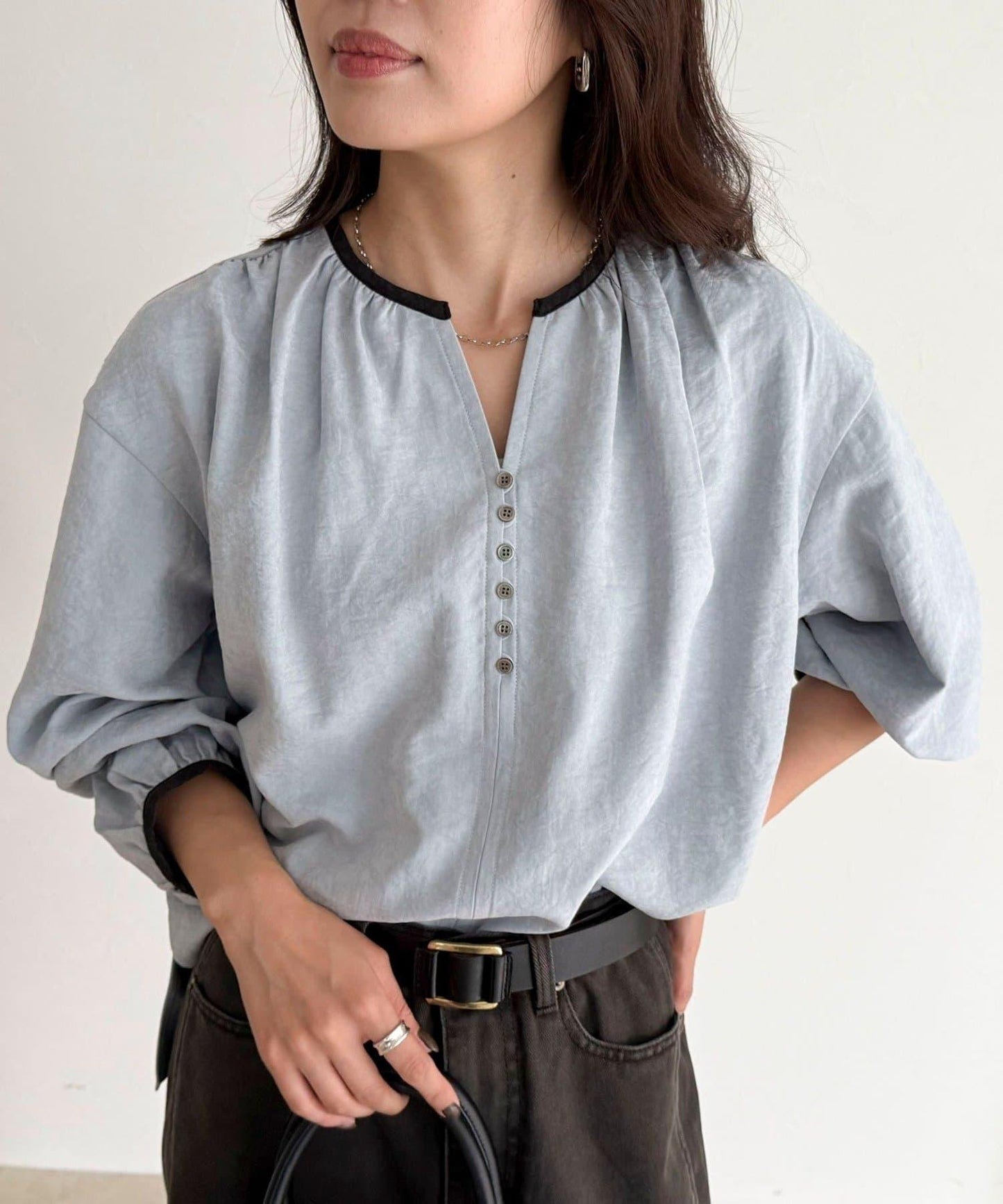 磨毛滾邊褶皺女襯衫