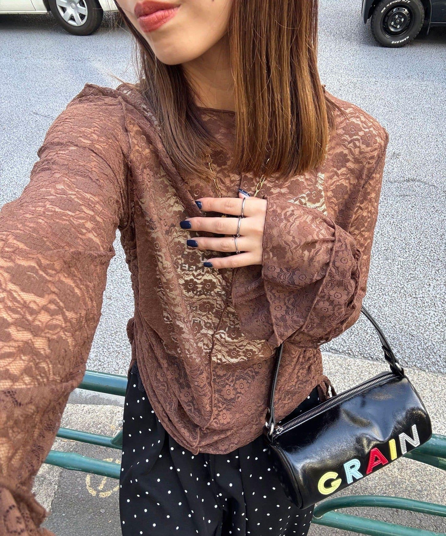 袖部層疊褶皺蕾絲上衣