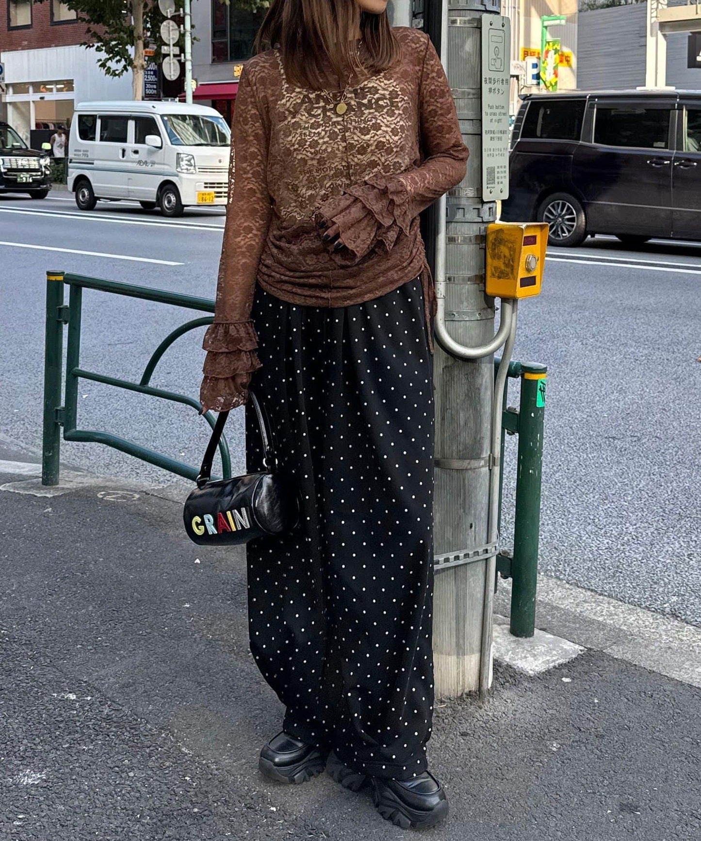 袖部層疊褶皺蕾絲上衣