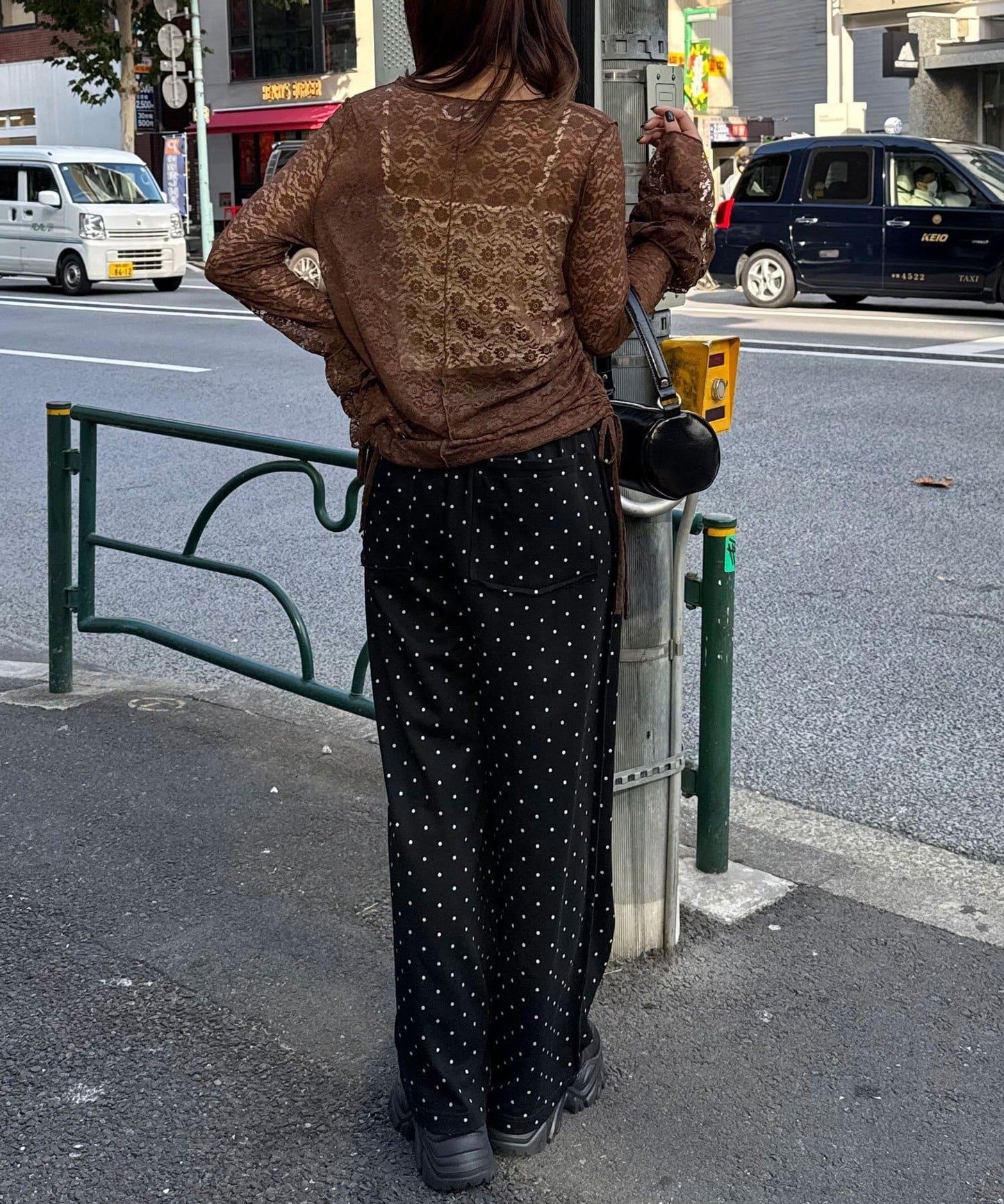 袖部層疊褶皺蕾絲上衣