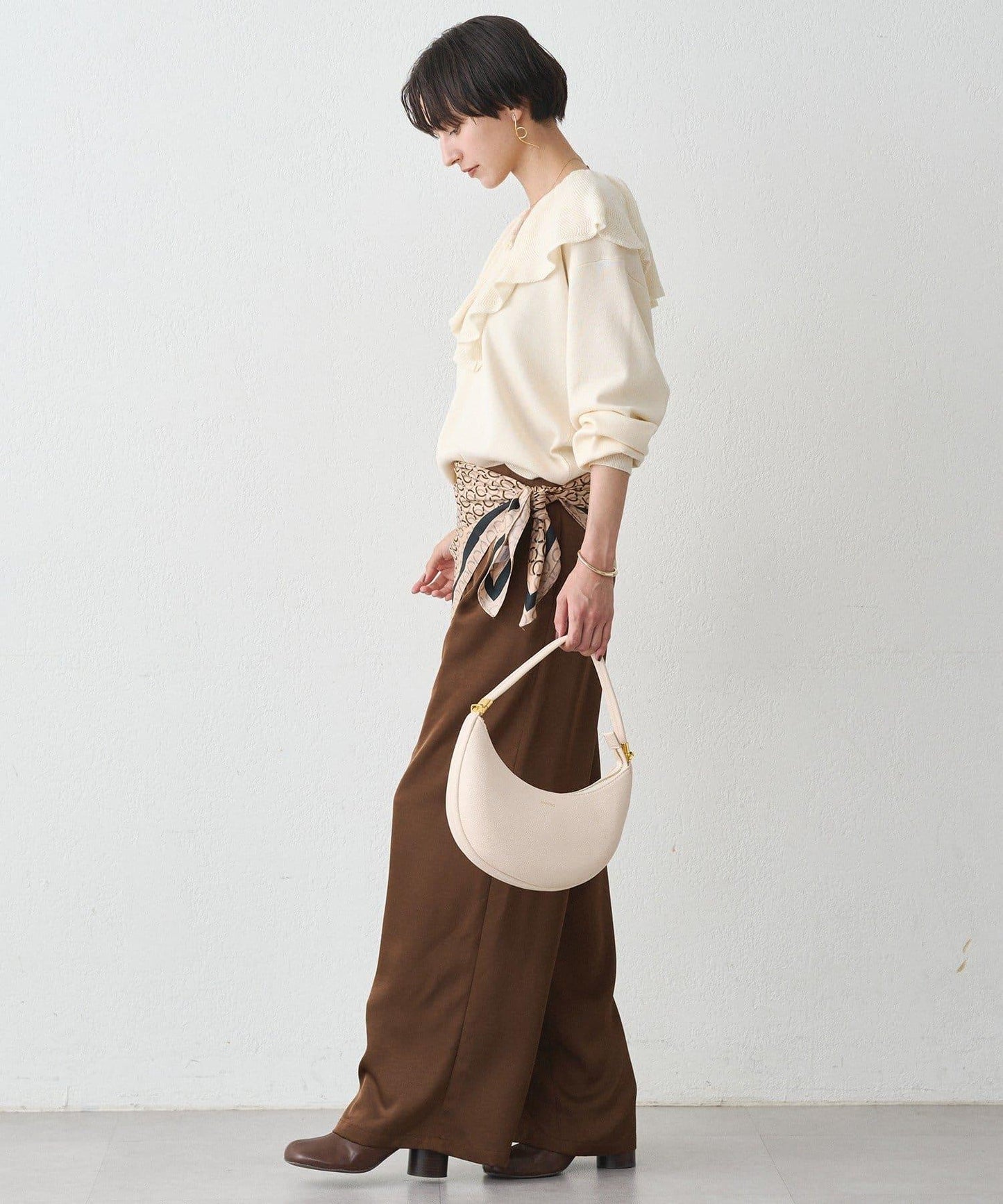 荷葉邊領針織衫