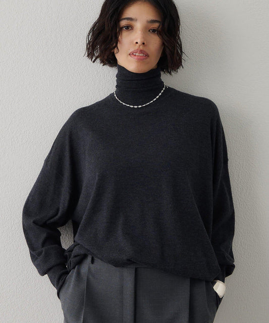 高密度寬鬆高領套頭衫