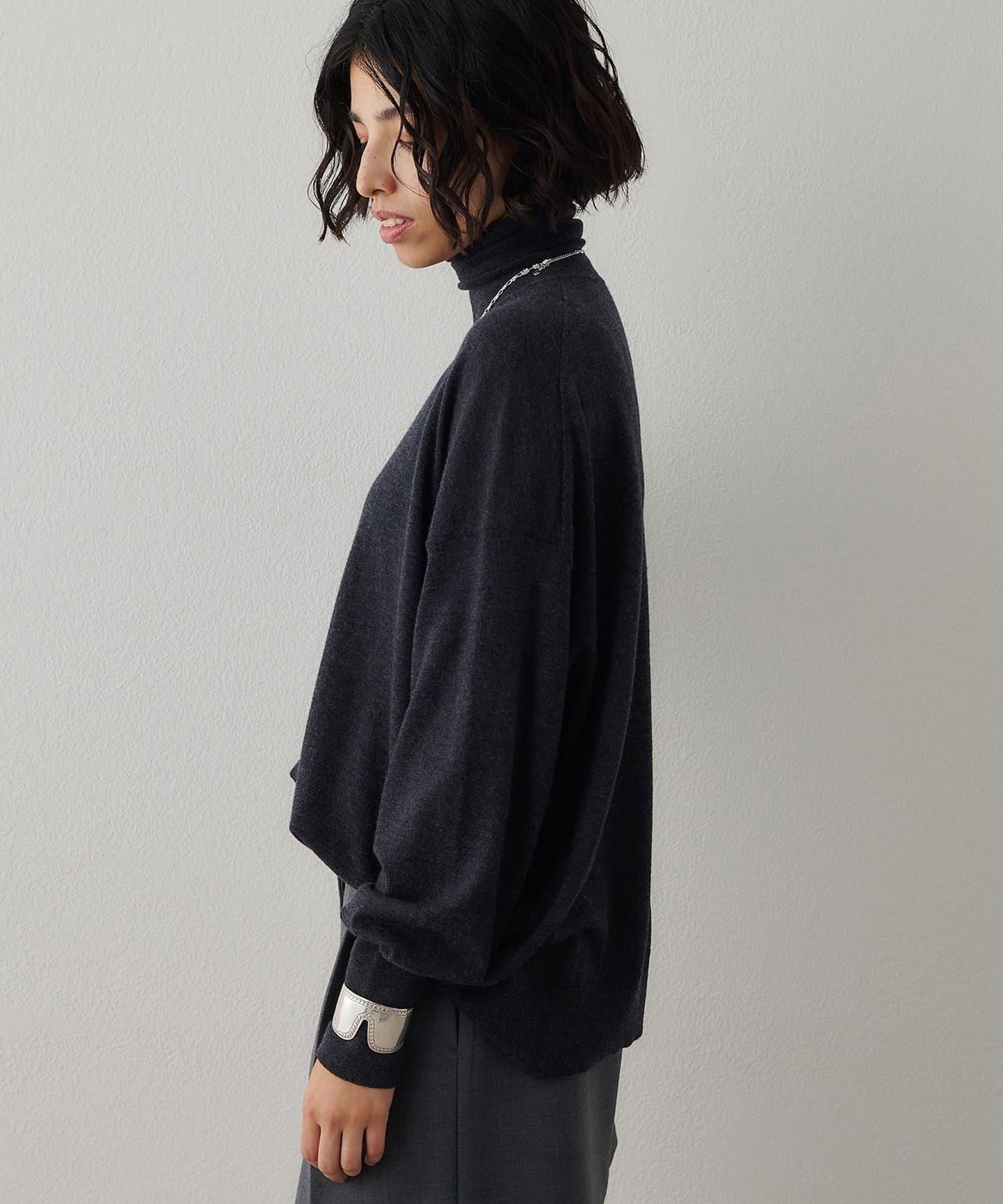 高密度寬鬆高領套頭衫