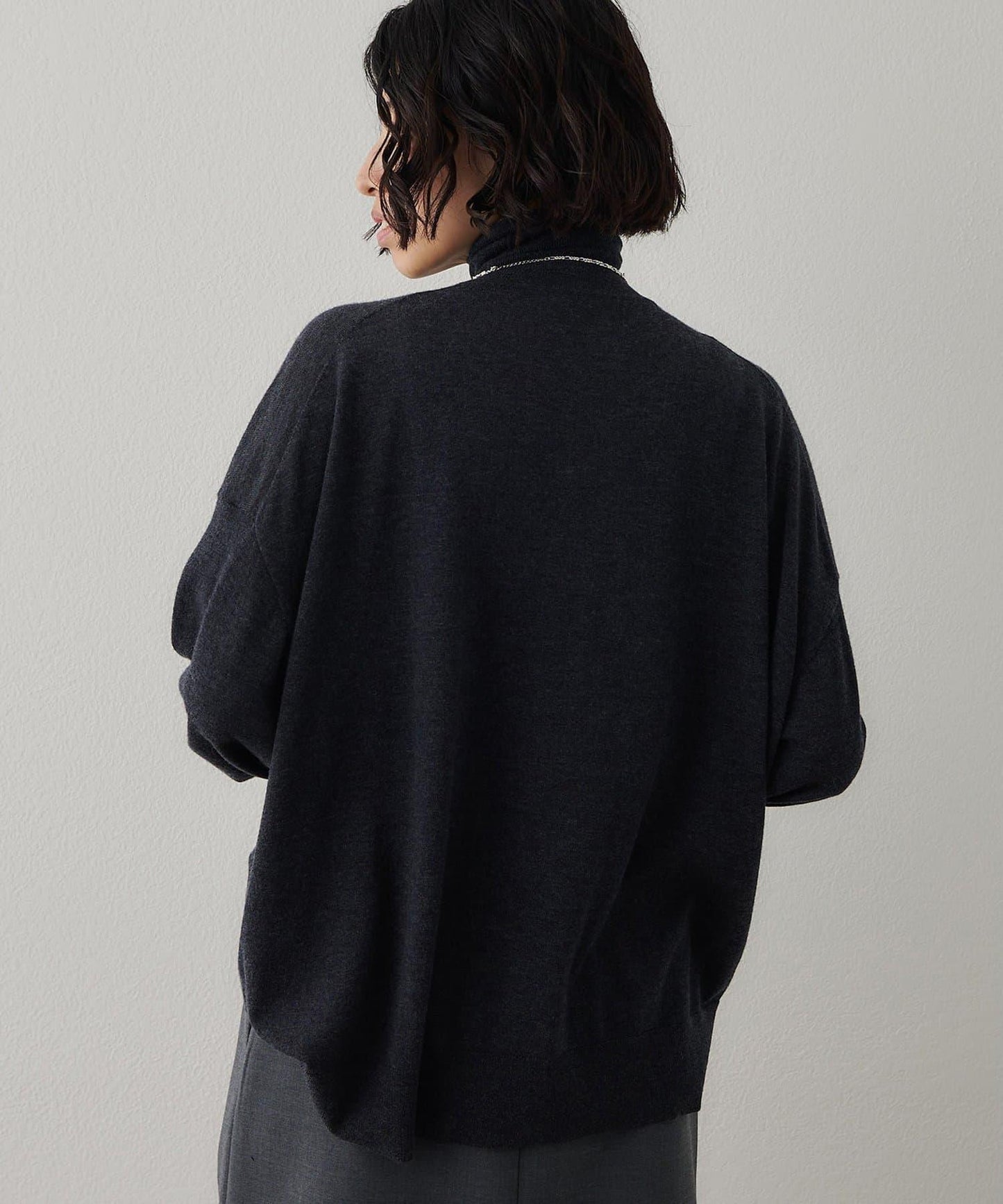 高密度寬鬆高領套頭衫