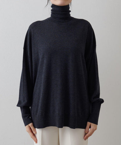 高密度寬鬆高領套頭衫
