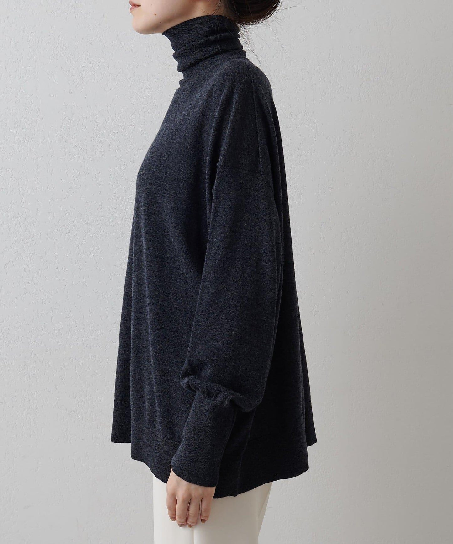 高密度寬鬆高領套頭衫