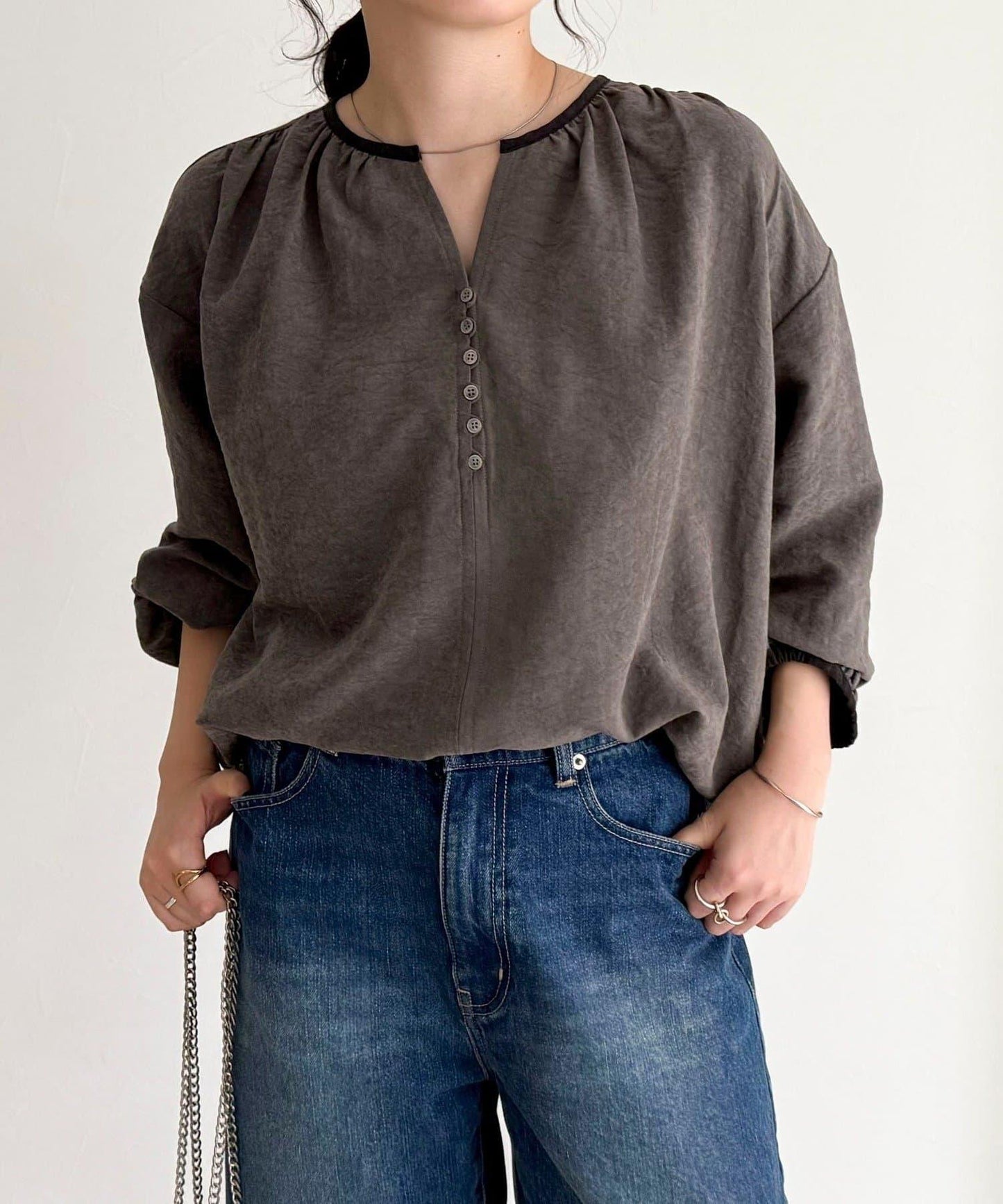 磨毛滾邊褶皺女襯衫