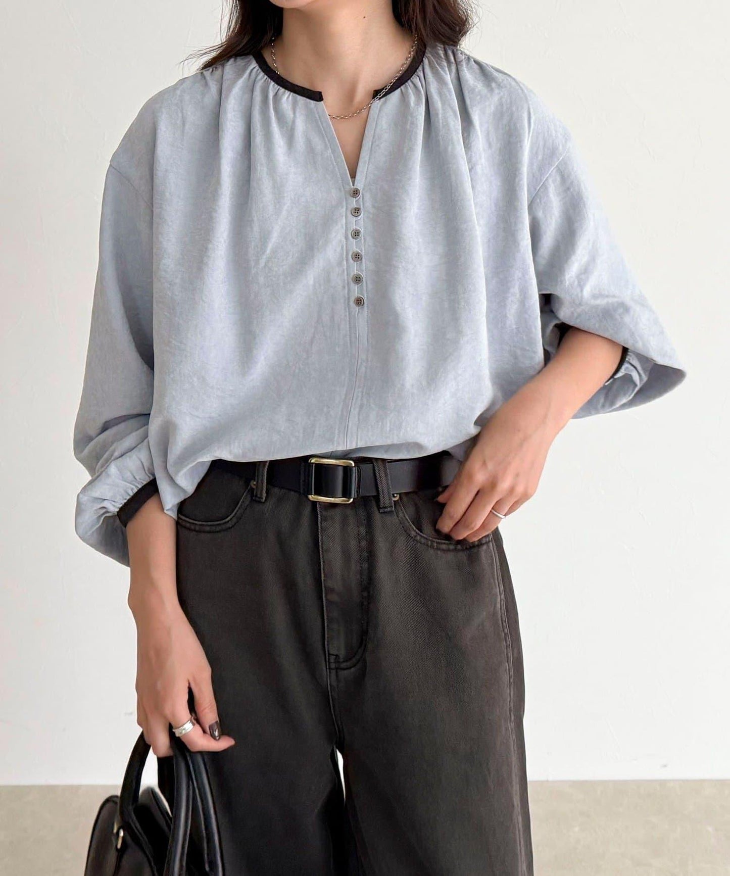 磨毛滾邊褶皺女襯衫