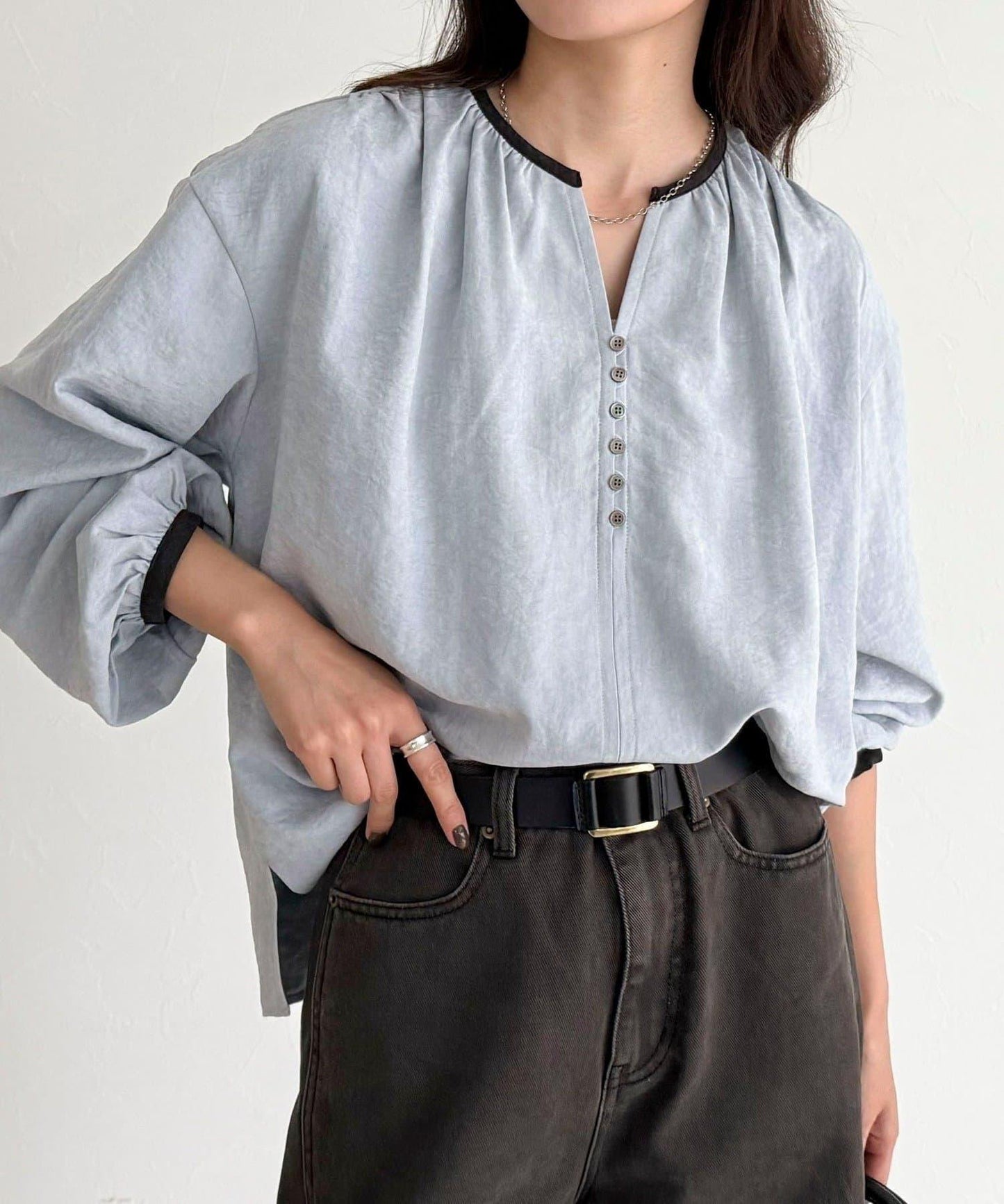 磨毛滾邊褶皺女襯衫