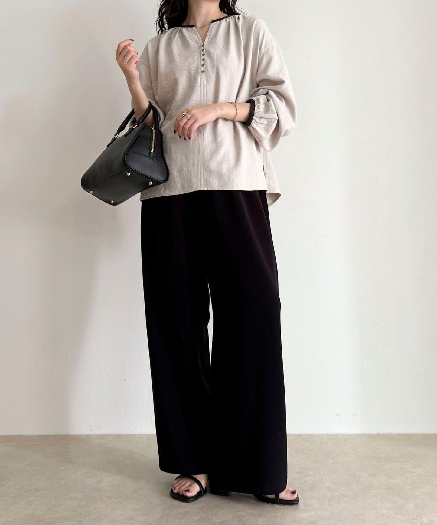 磨毛滾邊褶皺女襯衫