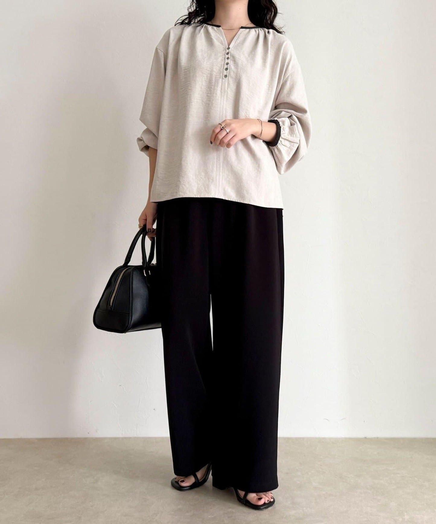 磨毛滾邊褶皺女襯衫