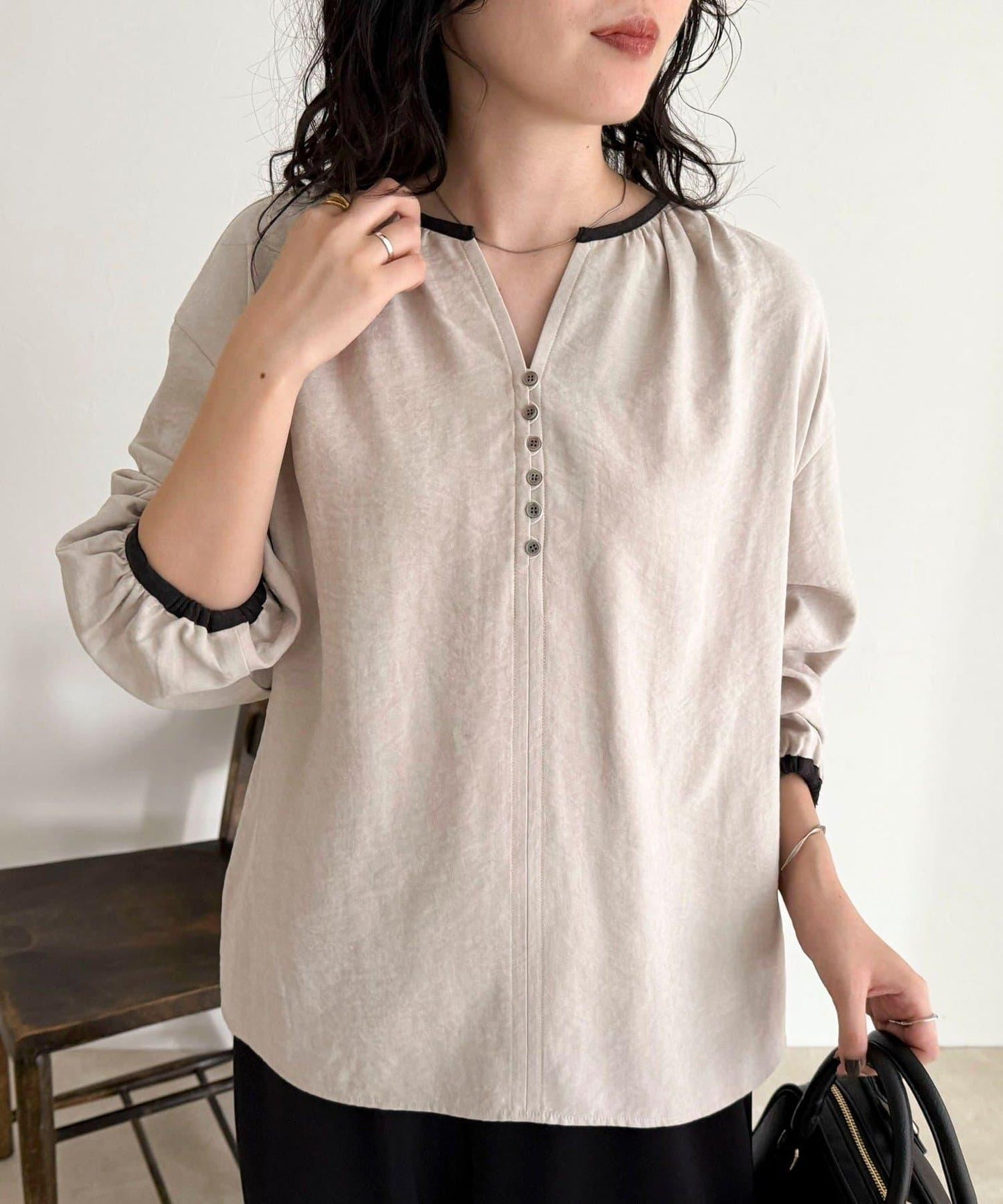 磨毛滾邊褶皺女襯衫