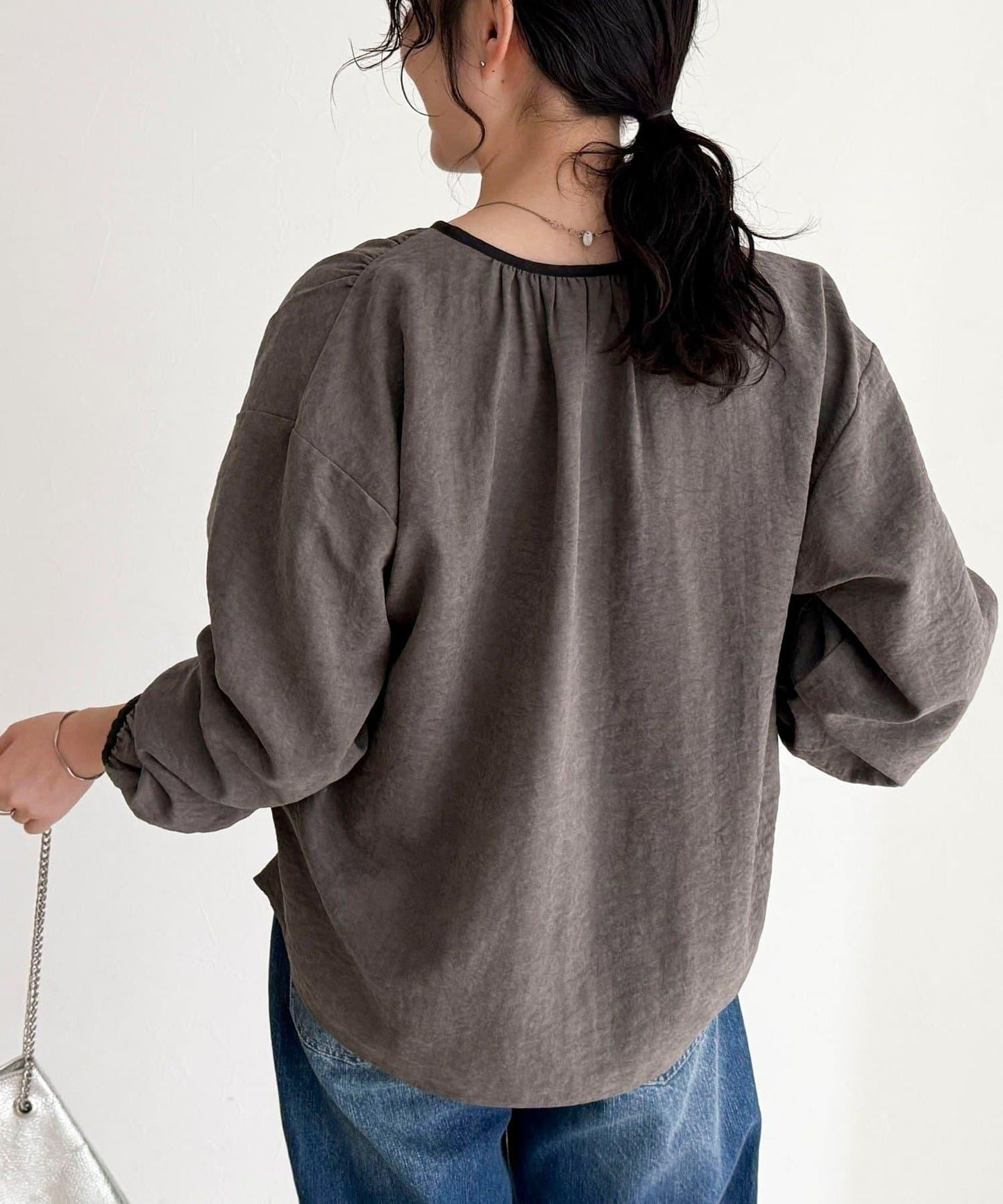 磨毛滾邊褶皺女襯衫