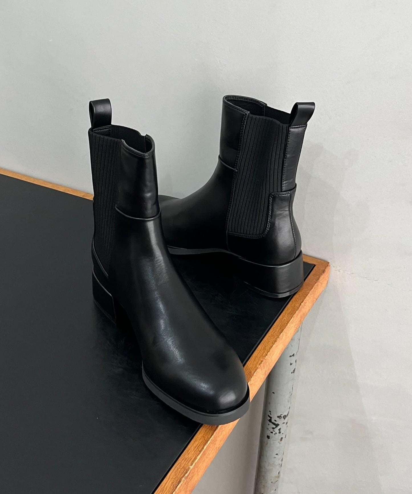 【人氣話題鞋款再度登場！】羅紋拼接短靴