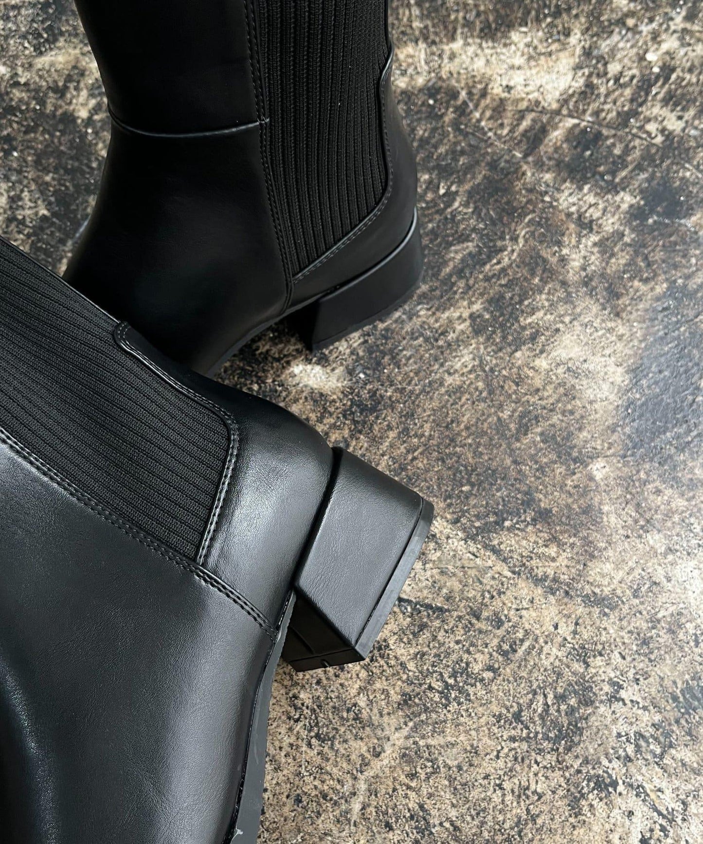 【人氣話題鞋款再度登場！】羅紋拼接短靴