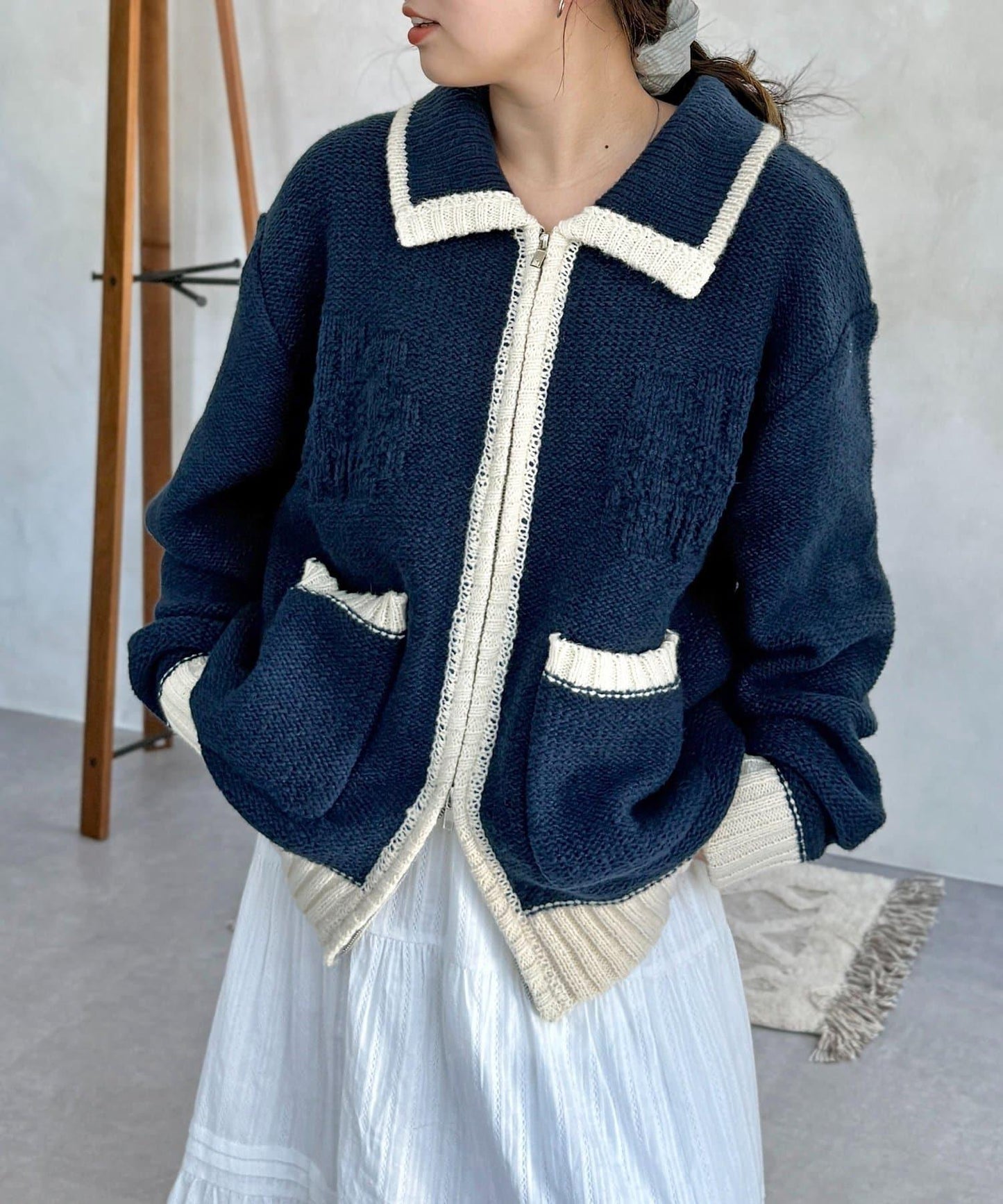 同色系花紋提花開衫