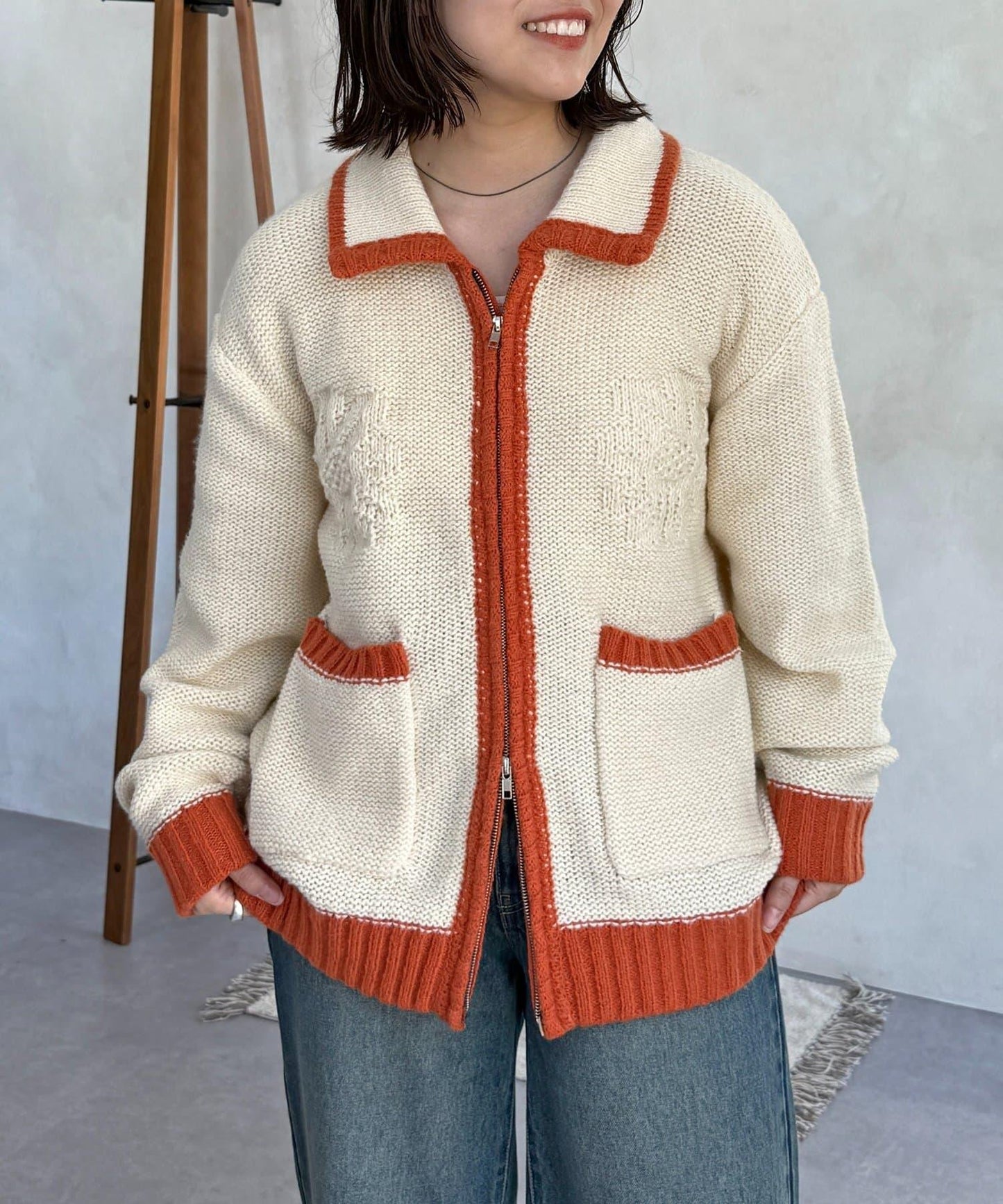 同色系花紋提花開衫