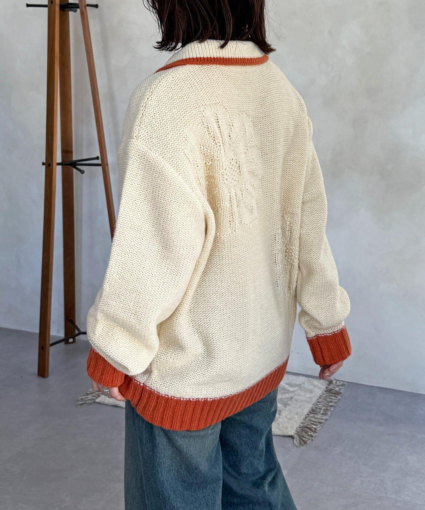 同色系花紋提花開衫