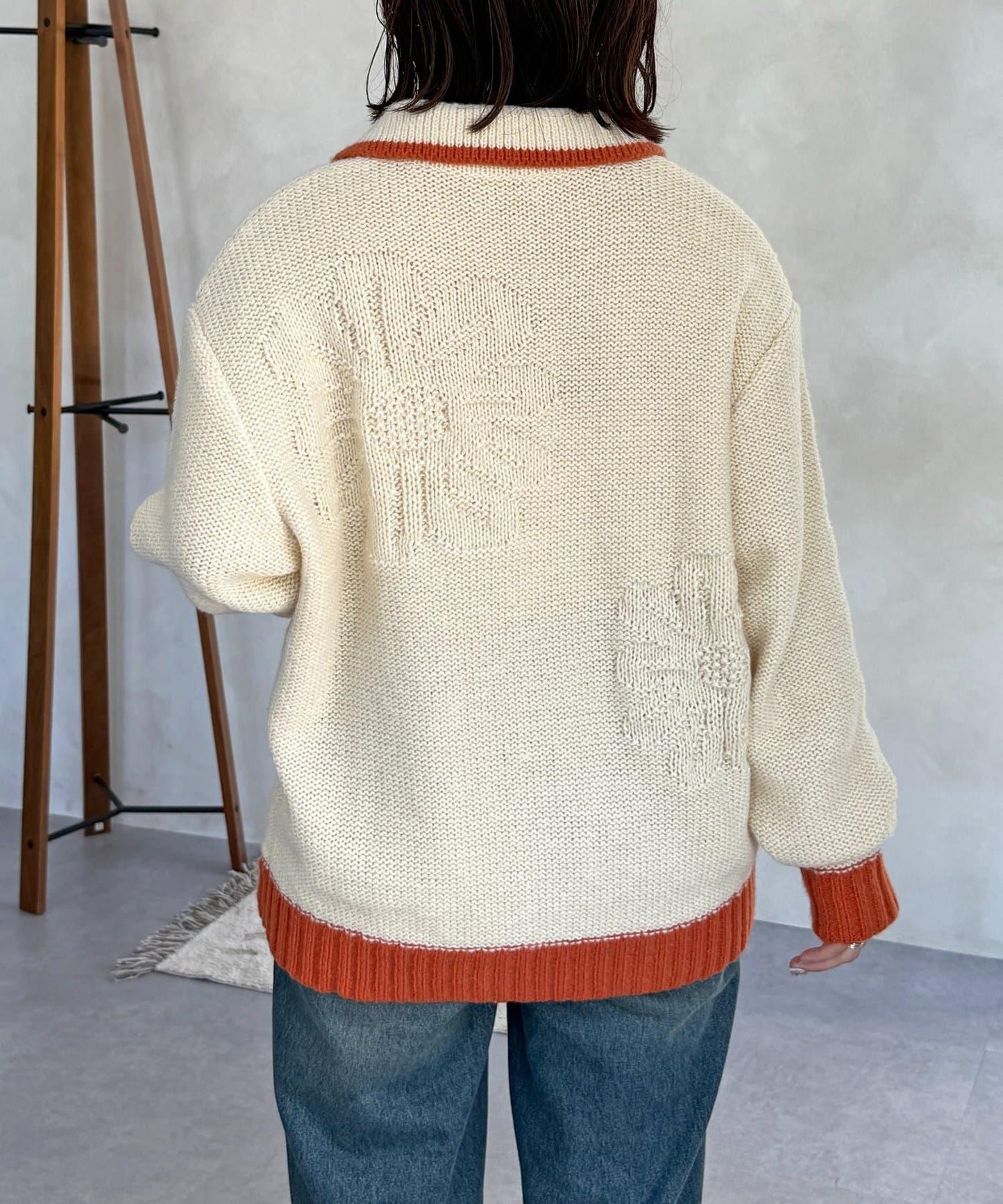 同色系花紋提花開衫