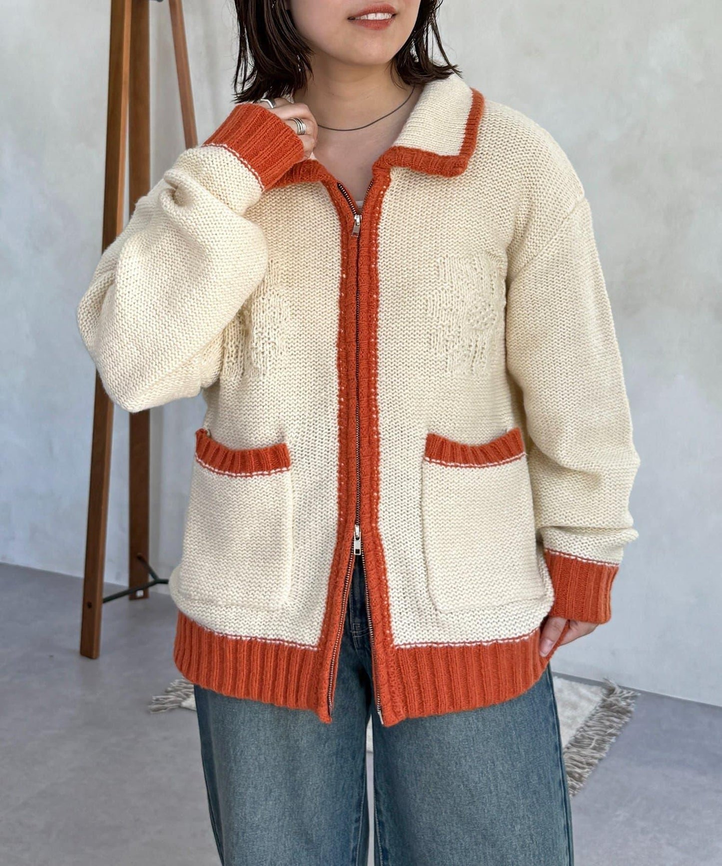 同色系花紋提花開衫