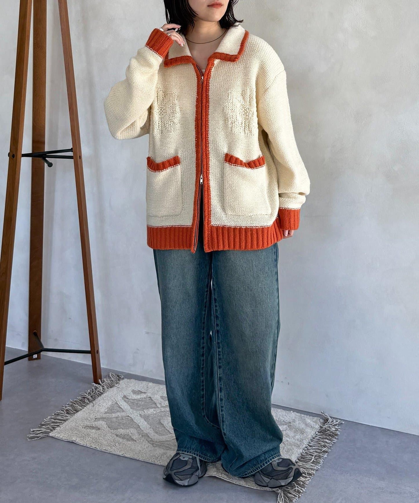 同色系花紋提花開衫