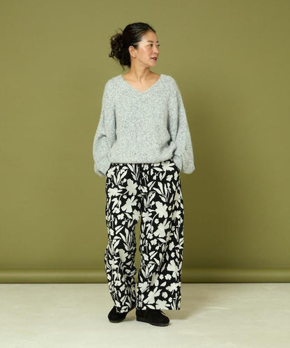 黑白刺繡休閒褲