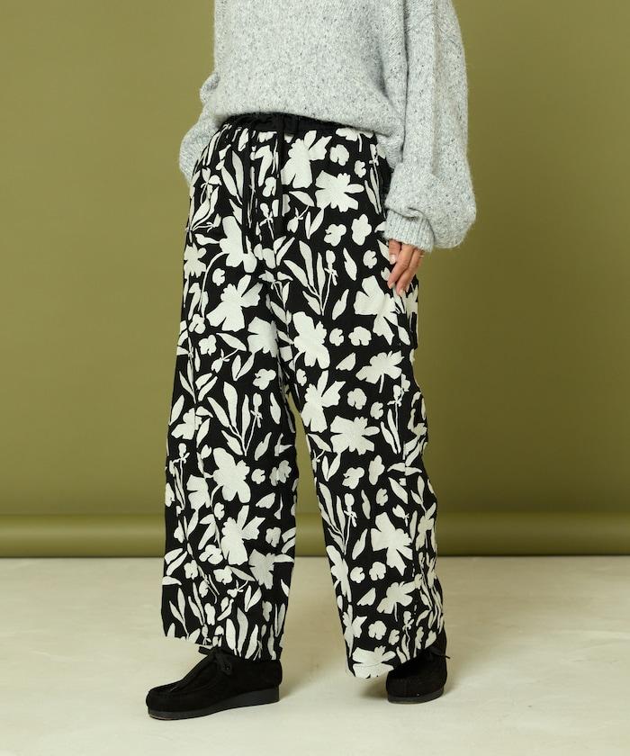 黑白刺繡休閒褲