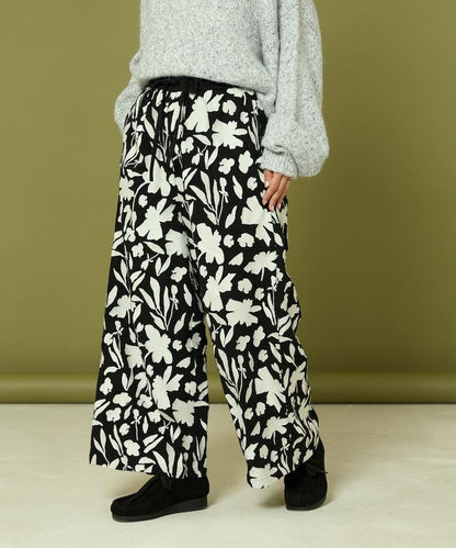 黑白刺繡休閒褲