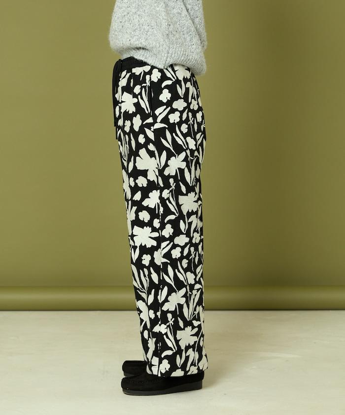 黑白刺繡休閒褲