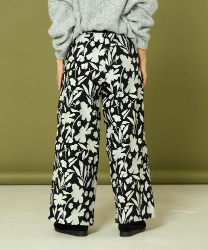 黑白刺繡休閒褲