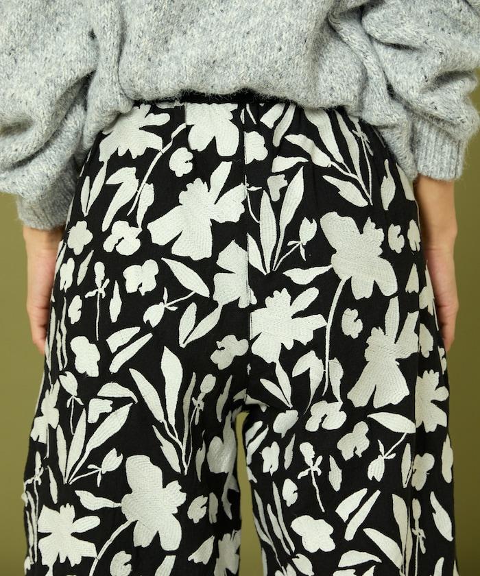 黑白刺繡休閒褲