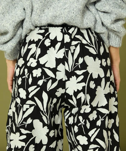 黑白刺繡休閒褲