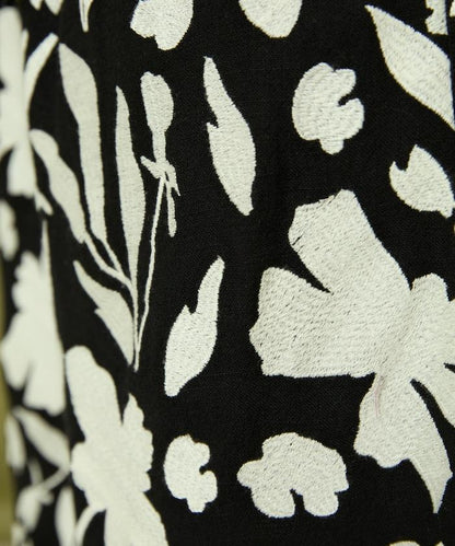 黑白刺繡休閒褲