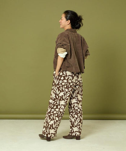 黑白刺繡休閒褲