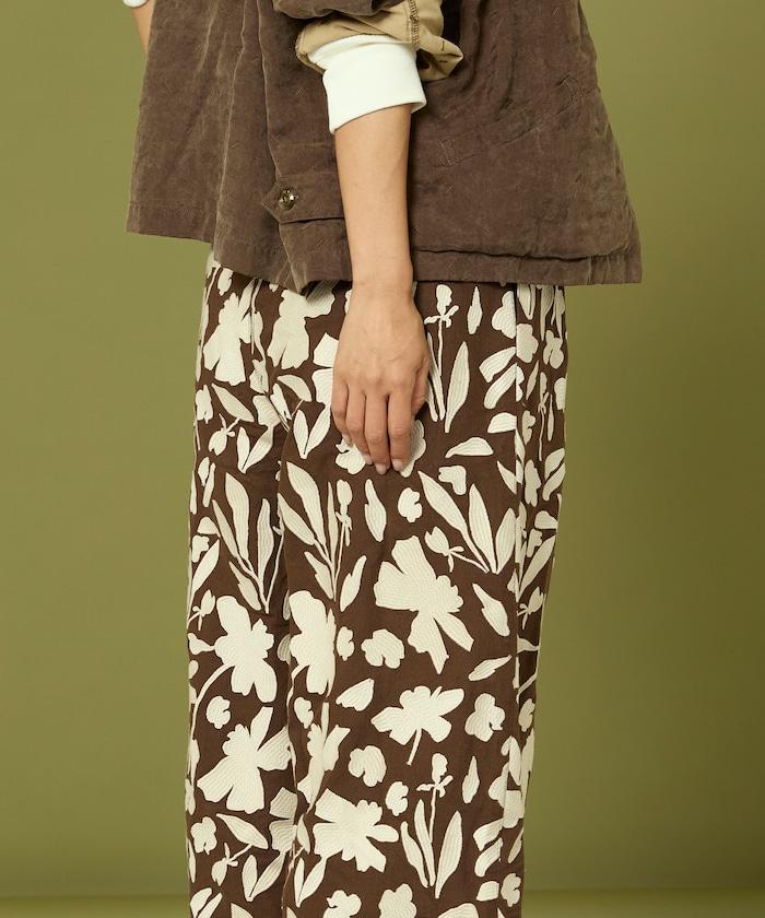 黑白刺繡休閒褲