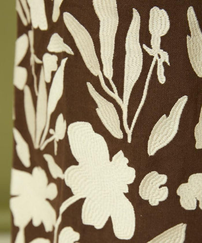 黑白刺繡休閒褲