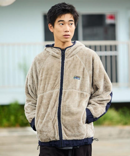 寬鬆版型尼龍羊羔絨可雙面穿連帽夾克