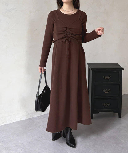 褶皺吊帶背心×羅紋針織連衣裙