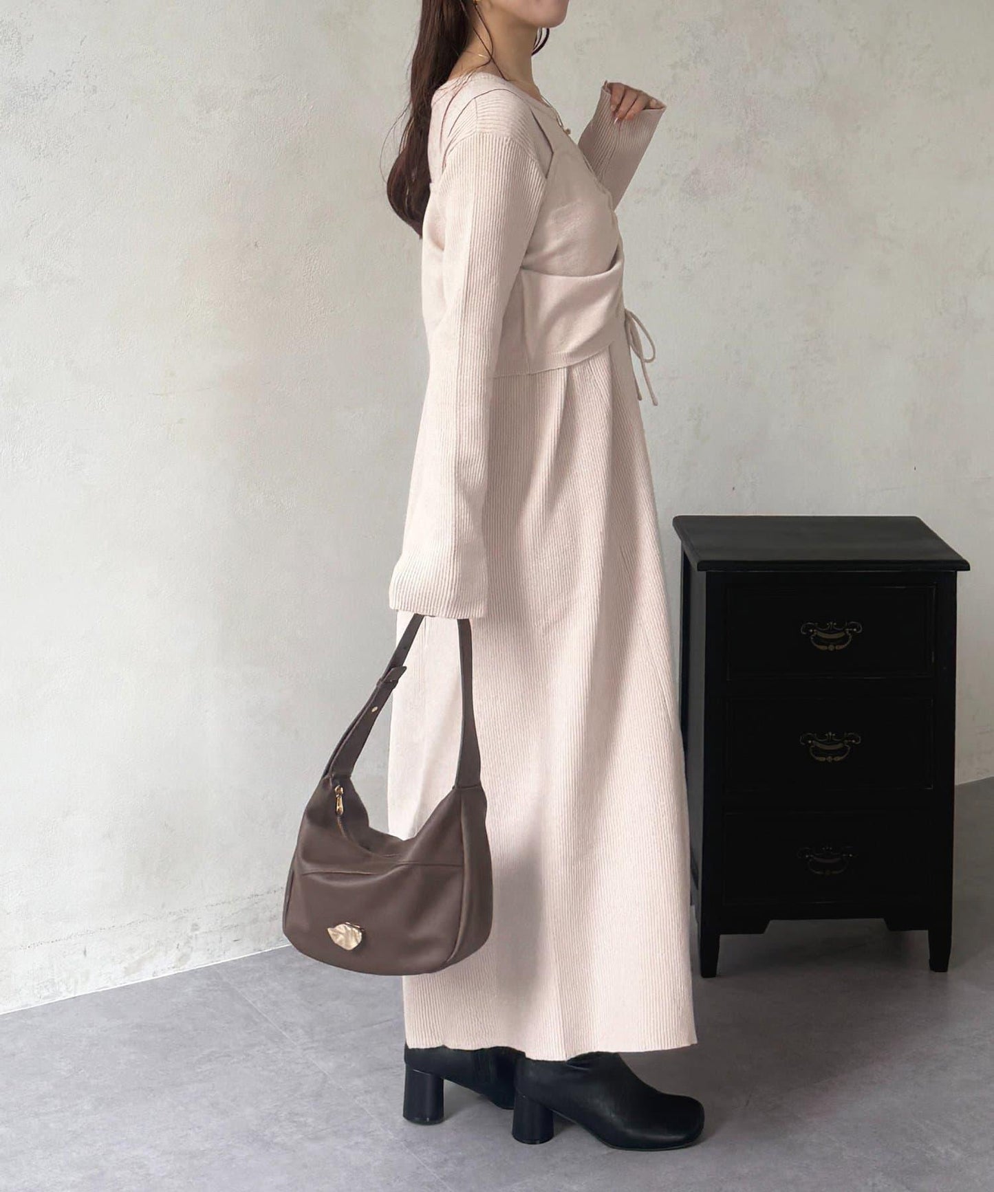 褶皺吊帶背心×羅紋針織連衣裙