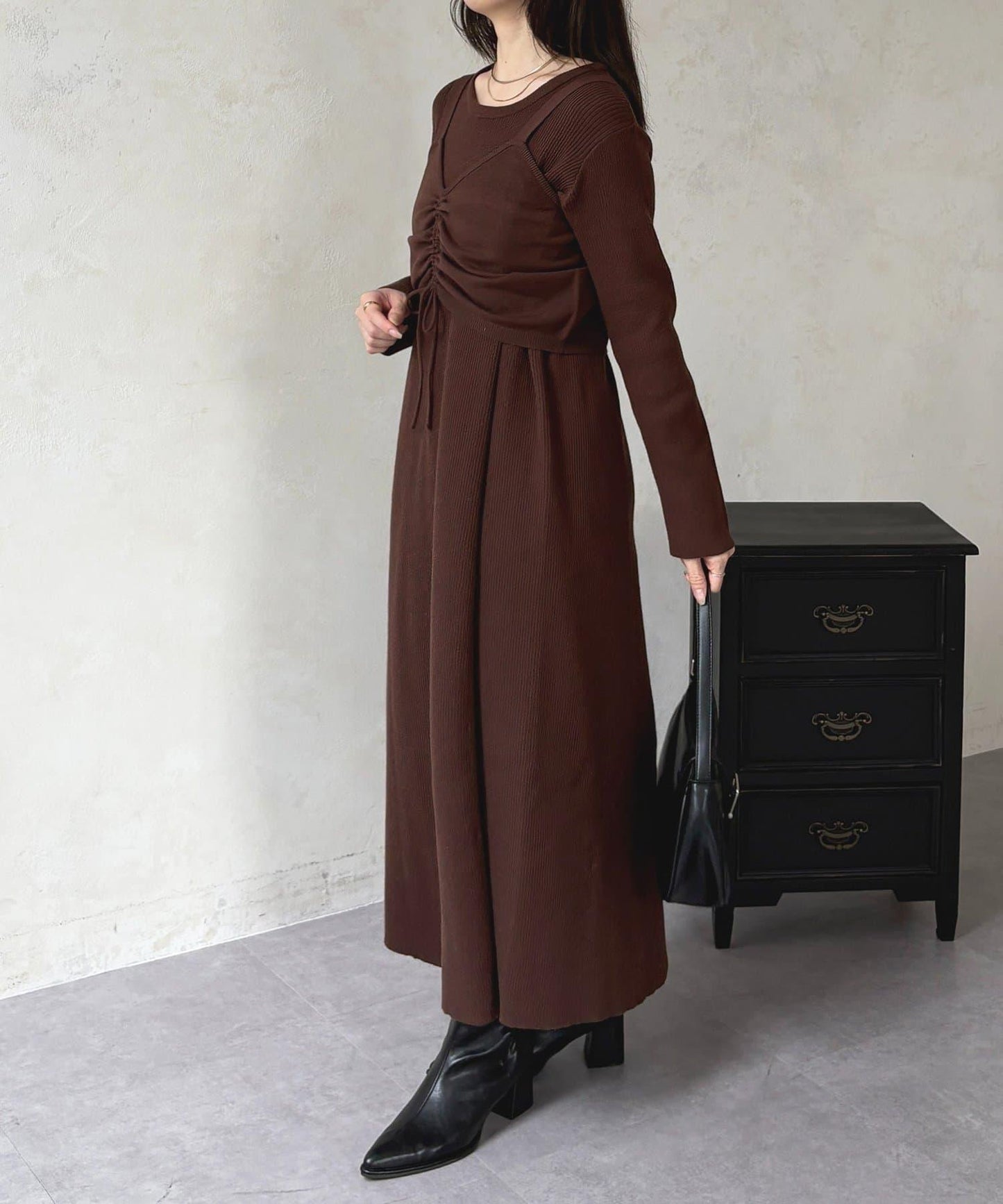 褶皺吊帶背心×羅紋針織連衣裙