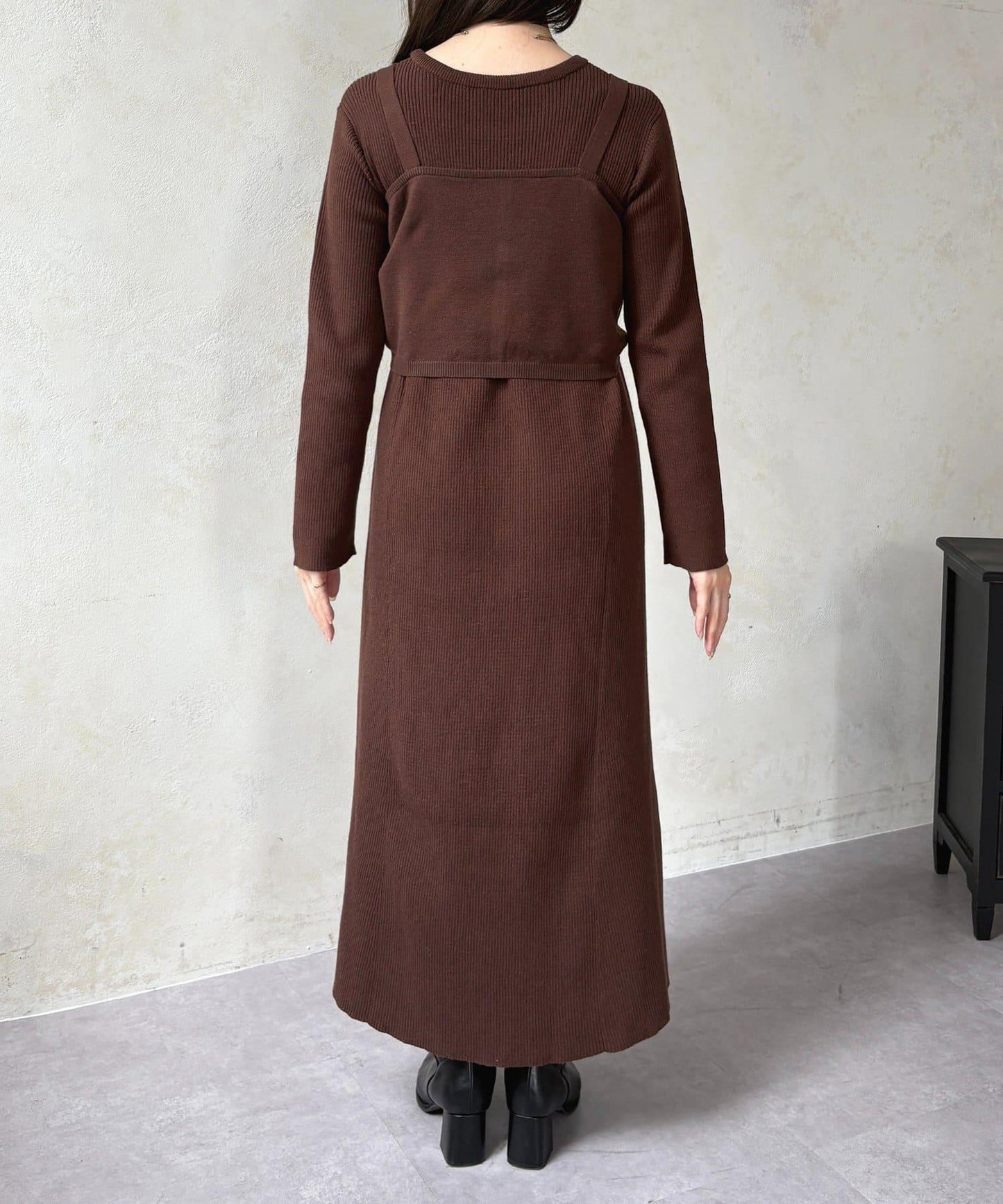 褶皺吊帶背心×羅紋針織連衣裙