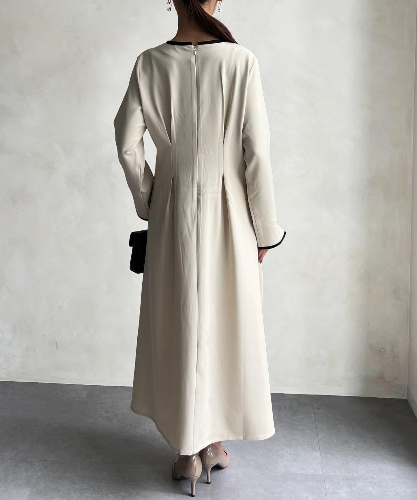 【可用於正式場合】滾邊褶皺連衣裙