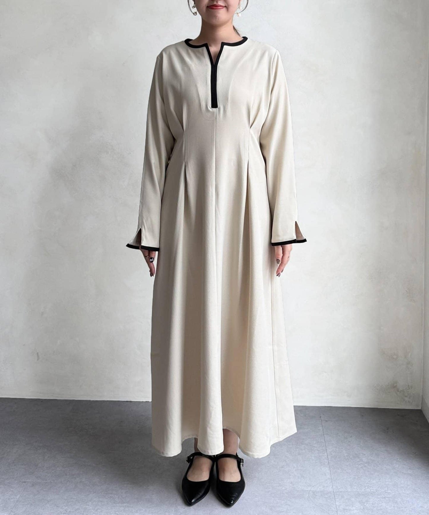 【可用於正式場合】滾邊褶皺連衣裙