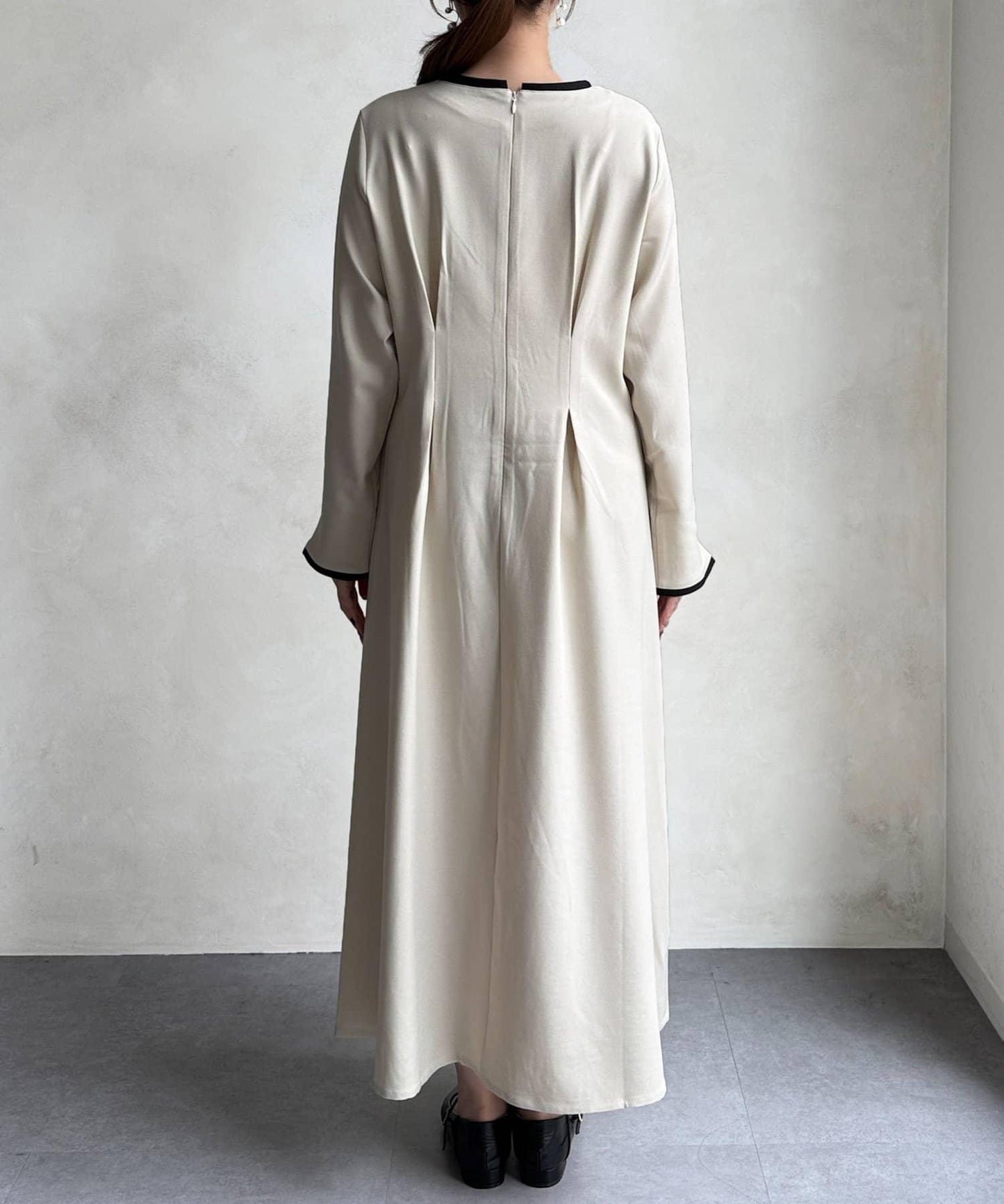 【可用於正式場合】滾邊褶皺連衣裙