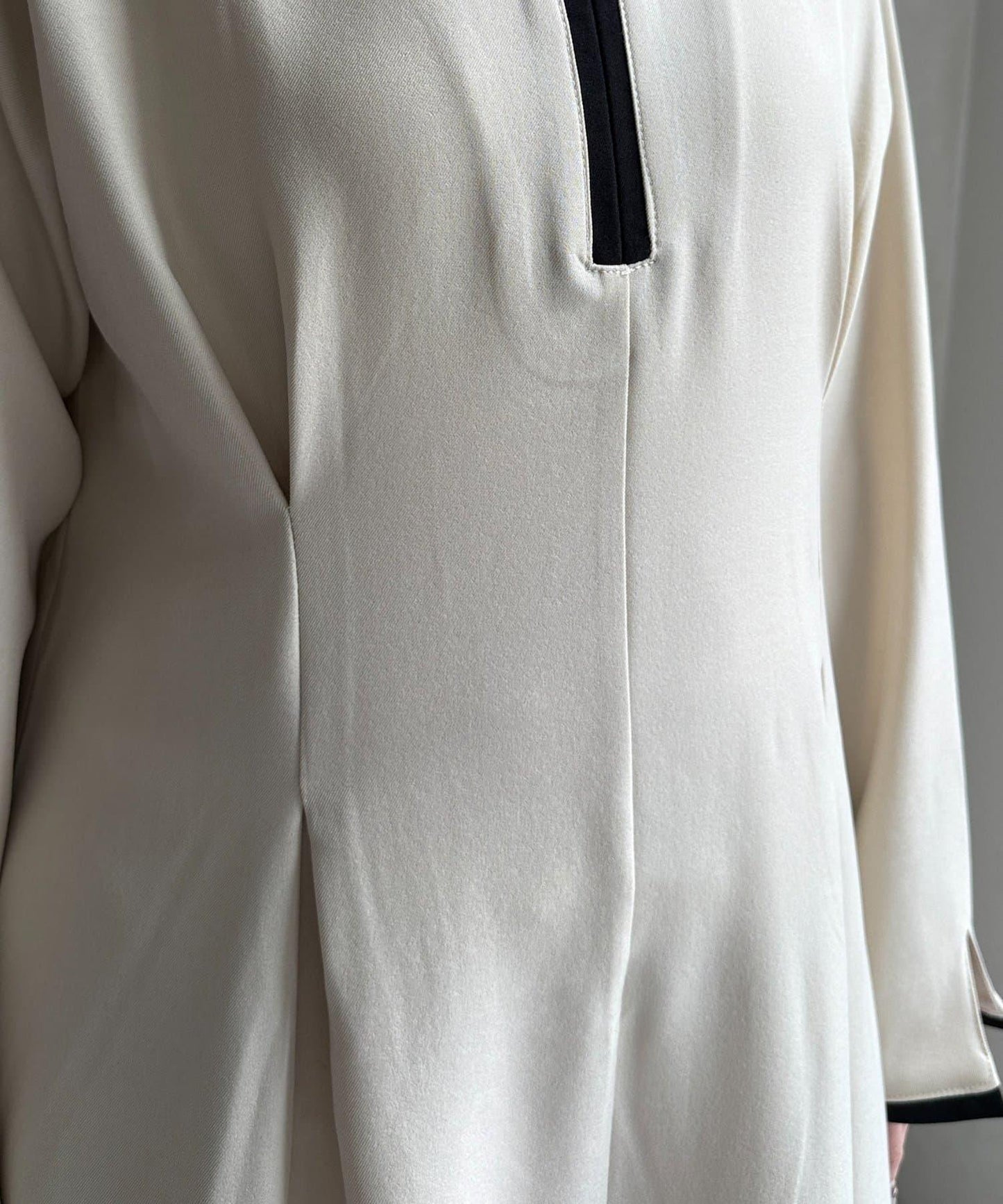 【可用於正式場合】滾邊褶皺連衣裙