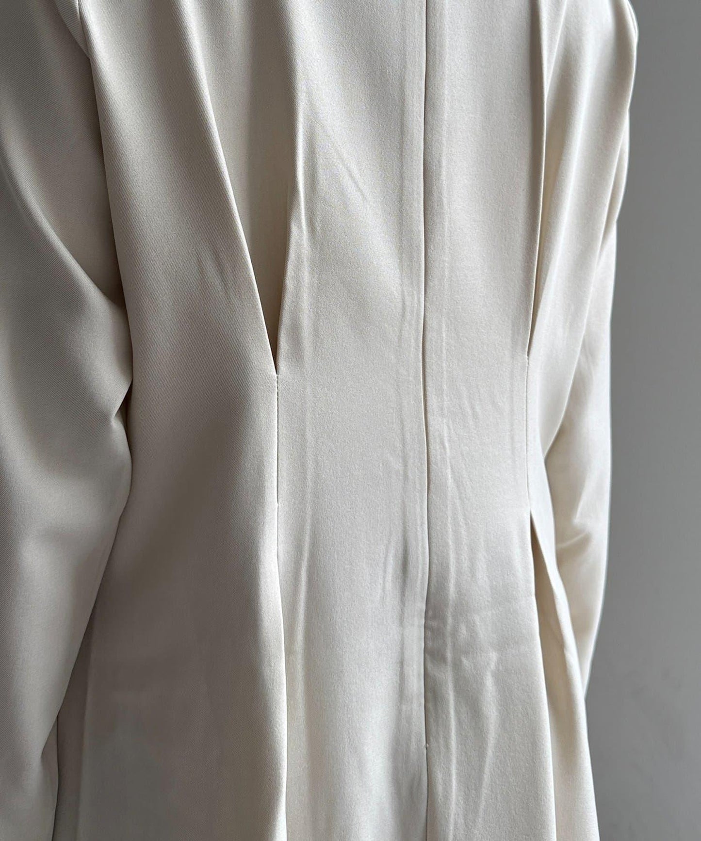 【可用於正式場合】滾邊褶皺連衣裙